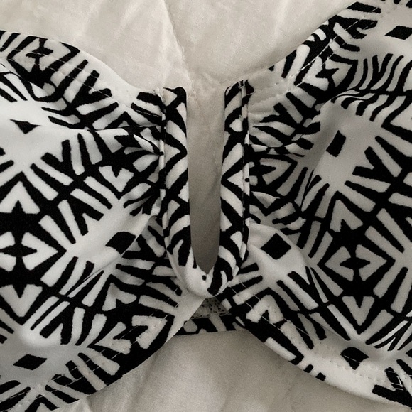 NWT Old Navy bikini top - Picture 2 of 5